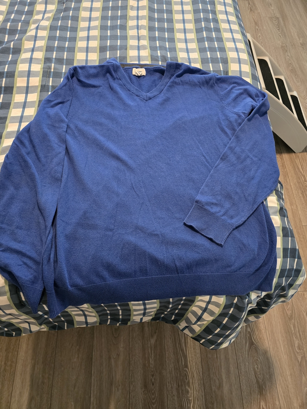 Old Navy Men's Royal Blue V-Neck Sweater